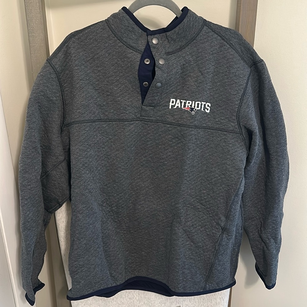Patriots Tommy Bahama Men’s Reversible Quilted Sweatshirt